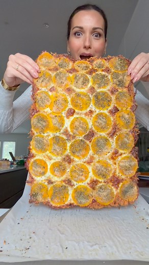 2 Ingredient Parmesan Butternut Squash Chips 🧡https://hungryhappens.net/easy-butternut-squash-parmesan-chips-2-ingredients/ ✨✨Comment RECIPE to receive a link 🔗 in your DMs ✨✨✨ | hungry happens