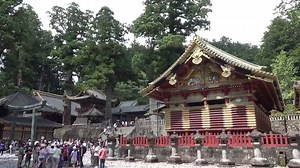 94K views · 2.4K reactions | Com séculos de experiência construindo com madeira, os japoneses possuem 17 técnicas que foram consideradas Patrimônios Intangíveis da Humanidade pela UNESCO.  Uma das técnicas é de conservação utilizando folhas de ouro, que são usadas em painéis de madeira, restauração de interiores e em objetos de design. Veja os detalhes de como elas são confeccionadas e utilizadas no vídeo da JVT: #art #tradition | Descubra o Japão | Facebook