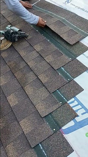 Profesionales de Roofing en Los Ángeles: Instalando papel sintético y shingles | Cómo Poner Roofing