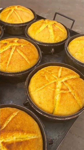 😋🥘Golden Perfection: Traditional Hearth Bread You Won't Believe!😍🥖#viralshor#breadmaking #satisfieng