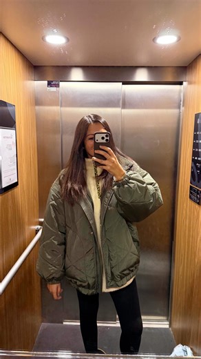 Mélanie Espinosa on Instagram: "Vous êtes quelle team ? 😅 Plutôt 20 ans ou 30 ans ? Le plaisir n’est plus au même endroit mais franchement on aime tout autant avec @belambra_clubs tout y est : le confort, la situation, le buffet, les animations et le plaisir👌🏽 Tag quelqu’un qui a clairement changé et dis moi ton petit plaisir à toi 😜 Vous avez -5% supplémentaire sur les promos en cours sur le site avec le code MELANIE5 sur vos resa hiver comme été passées avant le 11/01 👌🏽 Humour | Ski | N