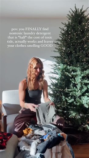 Meg Kilcup, PharmD, IHP on Instagram: "Did you know most conventional laundry detergents contain chemicals that poke holes in the gut lining (aka leaky gut)? Yep and that leads to allergies, digestion issues, autoimmune disorders, skin problems and more. But good news! There are *actually clean* detergents out there and this one in particular is SO GOOD. It works, leaves your clothes clean and smelling good and is even husband approved ✔️ Comment FREE to save 62% off (!!!) and get 2 free Oxyboos