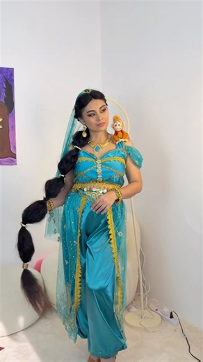 Day 19 of 31 days of Halloween: Princess Jasmine ❤️ #halloweencostume #aladdin #longhair