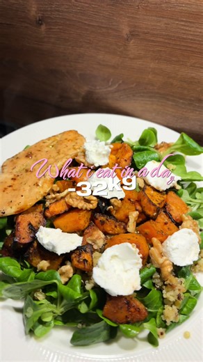 What i eat in a day pour me sentir bien dans mon corps et dans ma tête ✨🫶🏼 Je te conseille vivement de teste le beurre d’amande caramélisé de chez @nu3 France 🇫🇷 c’est une vrai merveille 😋✨ Les épices @knorr aussi c’est mes best je les utilise de partout !💕 ##whatieat##unejourneedansmonassiette##healthyfood##healthycooking##cookwithme