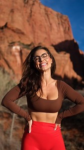 Daily reminder to smile at strangers Like someone’s shoes? Say the compliment out loud Make someone’s days Kindness still exists And we have the opportunity to meet positive people everywhere ✨ #exploresouthernutah #travelsouthernutah #solofemaletravel #solofemaletraveller | Maddison Noel