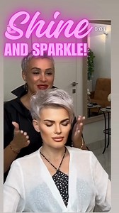 Tunsoarea pixie în nuanțe de blond platinat – o schimbare care oferă luminozitate, volum și prospețime instant. 💇‍♀️✨ Simplu de aranjat, mereu actuală și perfectă pentru femeile care iubesc eleganța modernă. 🌸 The platinum blonde pixie haircut – fresh, elegant, and easy to style. 💇‍♀️✨ A transformation that adds light, texture, and effortless charm. 💫 🌸 Distribuie dacă preferi lookurile moderne și ușor de coafat! #tunsorilamoda #pixie #platinumblonde #hairtransformation #hairstyle | Tunsori