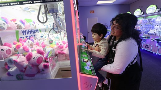 Tokyo-style arcade trying to hop on crane-machine trend with new Silverdale shop