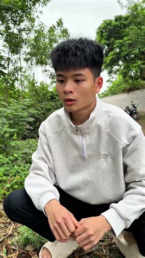 Watch This Cute Mouse Eating Bread!