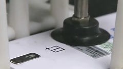 OnePlus shows us how it's testing the durability of its One smartphone (no bend test here)