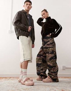 Crocs Unisex Echo clogs in pink clay | ASOS