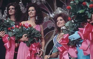 VIDEO HAPPY 50TH ANNIVERSARY MISS UNIVERSE 1971 Exactly 50 years ago today Georgina Rizk of Lebanon was crowned Miss Universe 1971 The 20th Miss Universe pageant, was held on 24 July 1971 at the Miami Beach Auditorium in Miami Beach, Florida, United States. . . . . . . . . . . . #missuniverse1971 #misslebanon #missaustralia #misspuertorico #missbrazil #missfinland #missengland #missfrance #missisrael #missjapan #missspain #missusa #missvirginislands #georginarizk #ToniRayward #bebafranco #PirjoL