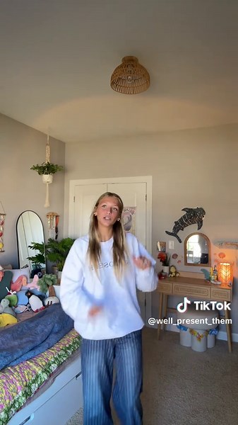 Stylish Pinstripe Jeans Outfits for Every Occasion