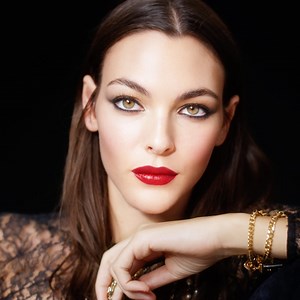 51K views · 4.4K reactions | THE ALCHEMY OF 5 Inspired by the House's legendary fragrance, the N°5 COLLECTION combines contradictions in a palette of gold and amber hues, accentuated by shades of black, white, and red. Iridescent and matte, light and dark, the number 5 lends its endless mystery and radiance to your makeup look. Discover on chanel.com/-CHANEL_HolidayMU21 | CHANEL | Facebook