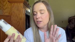 Clean and Floofy Dry Dog Shampoo with Glove – No Rinse Spray Foam, Anti-Itch, Odor Control, Moisturizing & Conditioning, Hydrating, Detangling, Sulfate-Free Waterless Pet Bath Wash for Dogs & Puppies