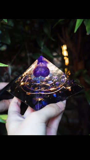 #pyramidmold #resinpyramidart #resinpyramids #resinpouringart #resindemoldinng