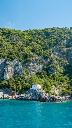 Corfu has everything you want from a sailing holiday: blue water, green hills, hidden beaches and plenty of spots to drop anchor and take it all in 🇬🇷 Now you can enjoy it for less with our Summer Sailing Offer, featuring 20% off Corfu charters plus a £500 flight credit. Start planning your trip 👉 https://ow.ly/i77y50VLPAe #sunsail #corfusailing #greekislandsailing #sailingholiday #yachtcharter #greecebysea #medgetaway #summeroffer | Sunsail