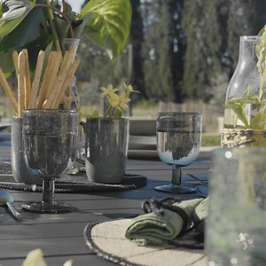 La primavera a casa: fino al -40% su tutti i mobili e fino al -50% sulla biancheria per la casa. 🌸 Arreda i tuoi spazi esterni con la nuova collezione La Redoute Intérieurs https://bit.ly/3n7Dj19 | La Redoute