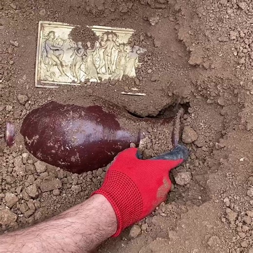 We found a golden tablet and a great treasure | Arkeologer