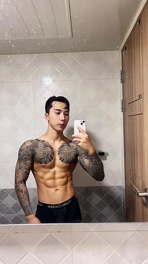 Korean Fitness Model with Tattoos: Live Workout Session