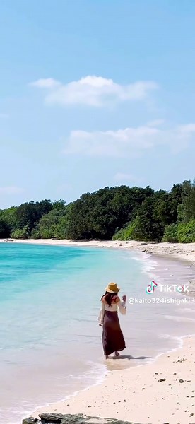 『石垣島に来たら一度は行って欲しい超絶綺麗ビーチPART.2』 ここは本当は教えたくない！ 隠れビーチです！ 【フォロワーさん1000人間近！】 石垣島をもっと知ってほしいため、フォロワーさん1000人達成次第情報解禁します🙌 石垣島隠れスポットなど、今後もどんどん配信していきますので、是非フォローお願いします🙇 #沖縄 #石垣島 #ishigaki #ishigakiisland #沖縄旅行 #石垣島旅行 #石垣島観光 #絶景スポット #隠れビーチ