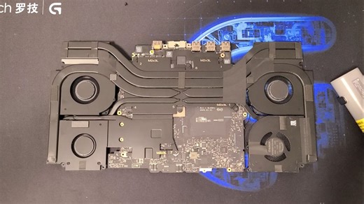 Alienware 18 Area-51 3w8的机器 扣具压力依托答辩 cpu核心温差炸裂 撕下cpu防护 所有导热垫更换凝胶 核心更换相变后 稳定