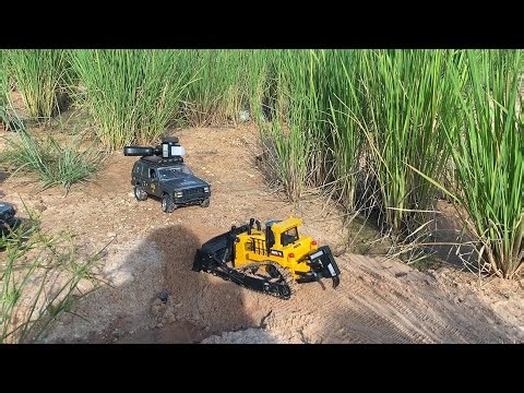 Huina RC Excavator, Truck and RC Huina Bulldozer in Action