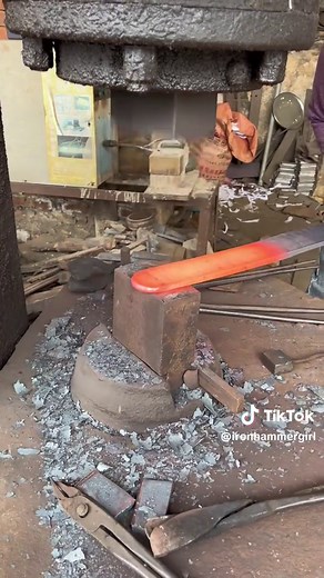 Crafting Unique Kitchen Knives from Marble