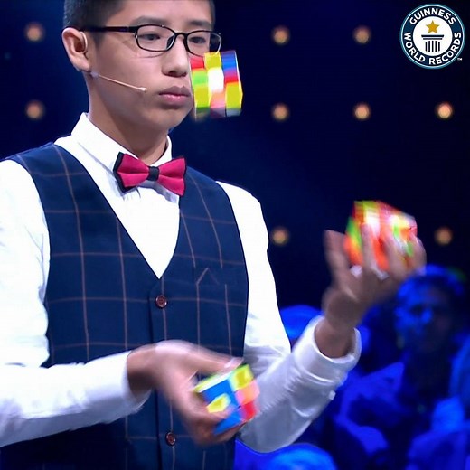 12M views · 12K reactions | Dedication, laser focused concentration and incredible skill - Que Jianyu breaks his own record for solving Rubik's cubes whilst juggling 魯 | Guinness World Records | Facebook