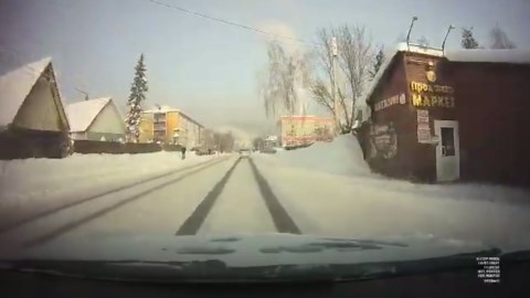 T-bone collision on the road caught on camera