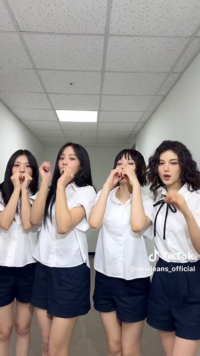 New Jeans Bubble Gum Dance | Hyein Hiatus | Singing & Dancing