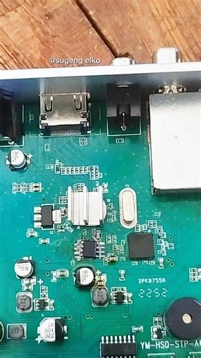 easy way to remove memory IC #desoldering #tips #soldering #capacitor #goodidea #technologia | Sugeng Elko