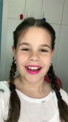 Luara Fonseca | diariamente escutamos que a luara não trabalha, por isso escolhi o dia de hoje pra lembrar as pessoas que tanto repetem isso, que a arte... | Instagram