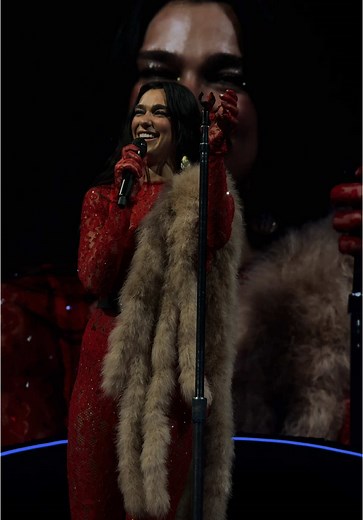 Dua Lipa begeistert mit 99 Luftballons in Hamburg