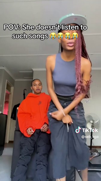 Hilarious Friend Reactions to Unexpected Songs