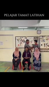 PROGRAM TEKNOLOGI MEKATRONIK ⚙️🤖 Program ini memberi tumpuan kepada integrasi mekanikal, elektronik, dan sistem kawalan untuk mengendalikan mesin automasi dan robotik dalam industri. ✅ Apa yang akan dipelajari? 🔹 Sistem Kawalan Automasi – Mengendalikan PLC (Programmable Logic Controller) dan HMI (Human-Machine Interface) bagi kawalan peralatan industri. 🔹 Pneumatik & Hidraulik – Memahami cara kerja sistem kawalan udara dan bendalir dalam mesin automasi. 🔹 Sensor & Instrumentasi – Mempelajari