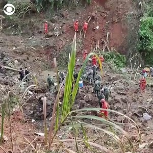 Hundreds of rescue workers and firefighters arrived at the crash site of the China Eastern Airlines flight with 132 people aboard. Chinese state media said Tuesday that no survivors have been found. ⁠ https://cbsn.ws/3IsbbL3 | CBS News