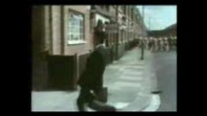 空飛ぶモンティ・パイソン 「バカ歩き省/シリー・ウォーク」