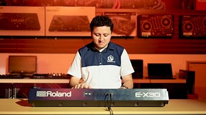 Teclado arreglista #Roland E-X30, este modelo cuenta con 61 teclas, 256 polifonías, reproducción de MP3, con lo que el tecladista puede tocar junto con un acompañamiento musical completo. 🎹😉 Más información sobre este modelo aquí 👉 https://bit.ly/4b0Z3j3 📲 Escríbenos vía WhatsApp 👉 https://wa.me/50224299070 🚚 Entregas a domicilio en todo el país. | Casa Instrumental