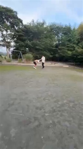 RT @108takapi_new: 福岡県立鞍手竜徳高等学校に在籍する古賀 鷹彦くん（高校2年）未成年喫煙が発覚した件で先生にチクった生徒Aを庇った生徒Bに対し、長時間にわたる暴力を振るってしまう