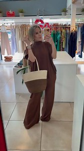 Um conjunto que resolve o look inteiro! ✨ Estiloso, confortável e fácil de combinar para qualquer ocasião. Garanta o seu agora e sinta a eleve seus looks do dia. | Loja First Class Oficial