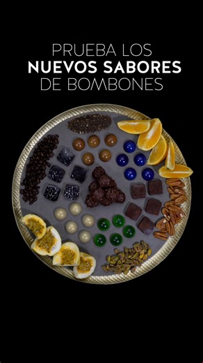 Deliciosos bombones cubiertos del tradicional chocolate TURIN, rellenos de diferentes sabores que te harán sentir una explosión de sabor en tu paladar. Encuéntralos en TURIN Experience Santa Fé. | Chocolates Turin