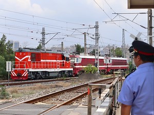 【双视角】DF75253牵引SS6B1131、1095进入武南机务段