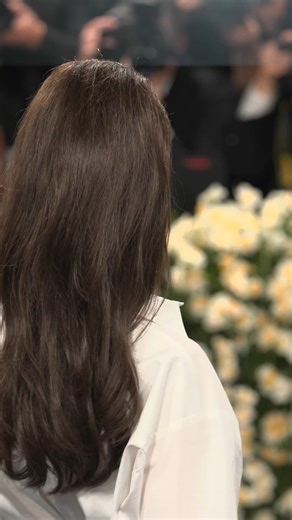 Page Six on Instagram: "Looking fabulous! Anne Hathaway has made it to the 2025 Met Gala."