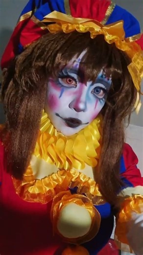 kohi ☕🍓 on Instagram: "Since y'all seemed to like the last transition 🙂‍↕️💙❤️ here's one more! -- This one has better lighting for the makeup!! #pomni #pomnicosplay #theamazingdigitalcircus #tadc #tadccosplay"