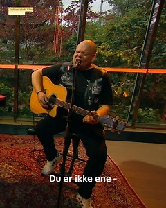 Så du med da Knallertklubben 'Æ Als Knejte', besøget Go' morgen Danmark? 👏🏻😍 Drengene samler ind til Knæk Cancer med en ny sang, der handler om at stå sammen. Flere af deres venner har haft sygdommen tæt inde på livet - heriblandt Dan, der har mistet sin søn til kræft. Du kan støtte deres indsamling her: www.cancer.dk/fb/knallert_sangkc/ | Kræftens Bekæmpelse