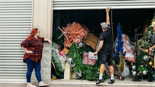 Hoarding for the Holidays Season 1 Episode 1