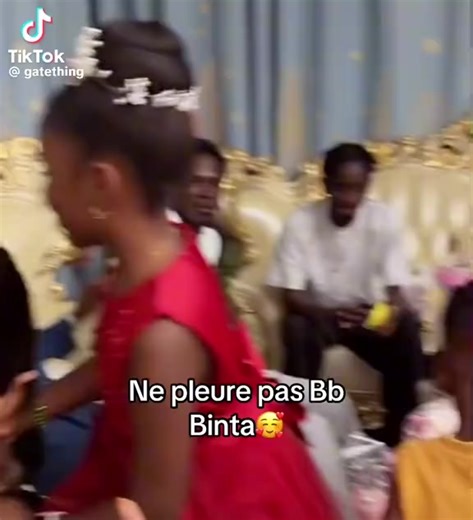 Vidéos de mme touré officiel ✌🏽💕🛍👗💖 (@mme.tour.officiel) avec son original - mme touré officiel ✌🏽💕🛍👗💖