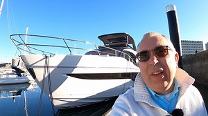 Nick takes us on an exclusive tour of this incredible new $6.1m flybridge from Princess Yachts For more videos like this, subscribe to Aquaholic on YouTube: http://bit.ly/aquaholicnick | Motor Boat & Yachting