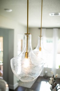 spray paint gold light fixtures — how to spray paint light fixture without removing | NEVER SKIP BRUNCH by Cara Newhart