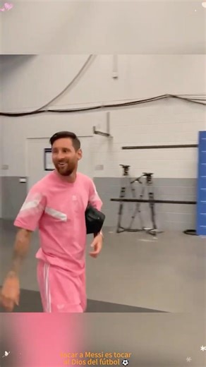 Fans were overjoyed when Messi responded 👑🤩 #footballl #viral #video #foryou #messi